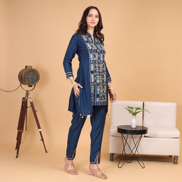 Women's Cotton Blend Straight Printed Kurta with Pant